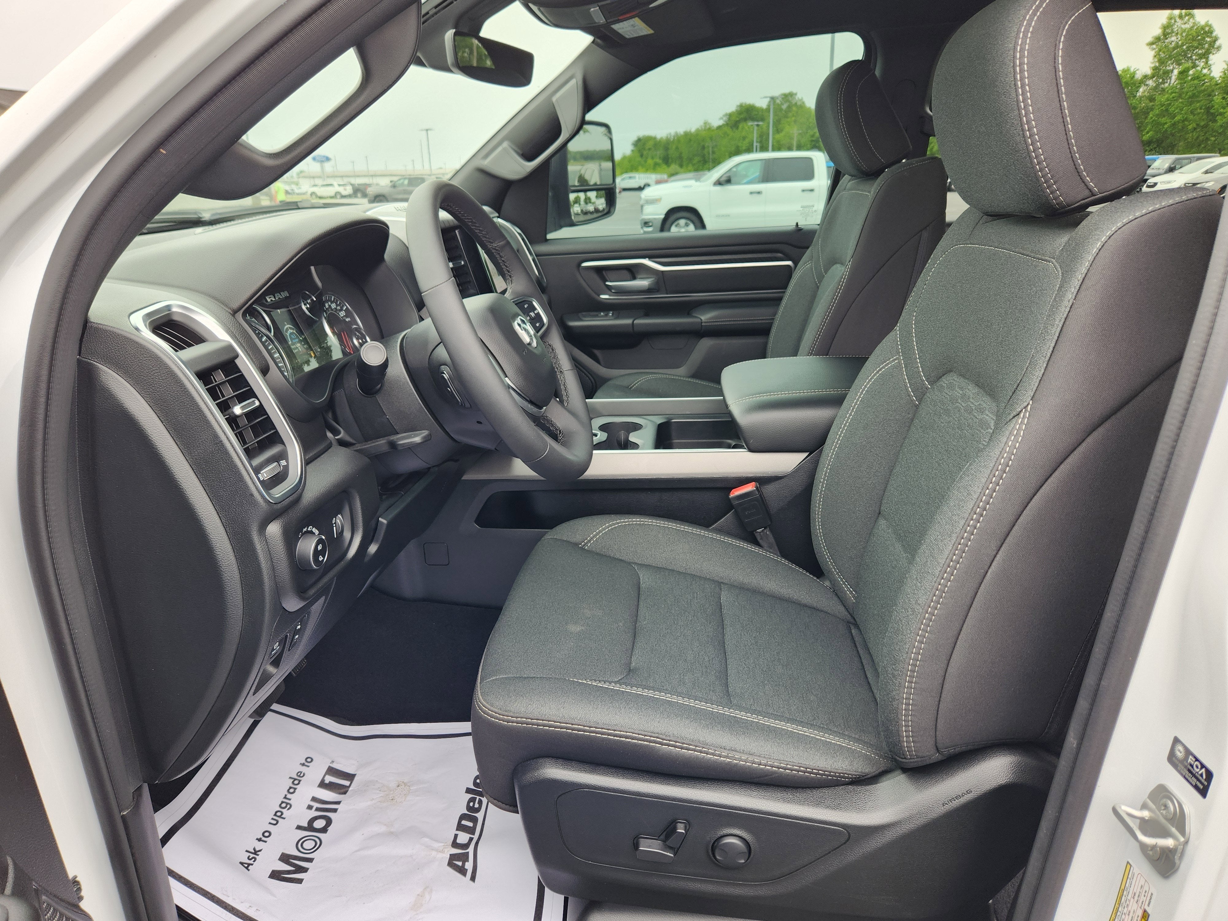 2025 RAM 1500 Big Horn Crew Cab 4x4 5'7" Box