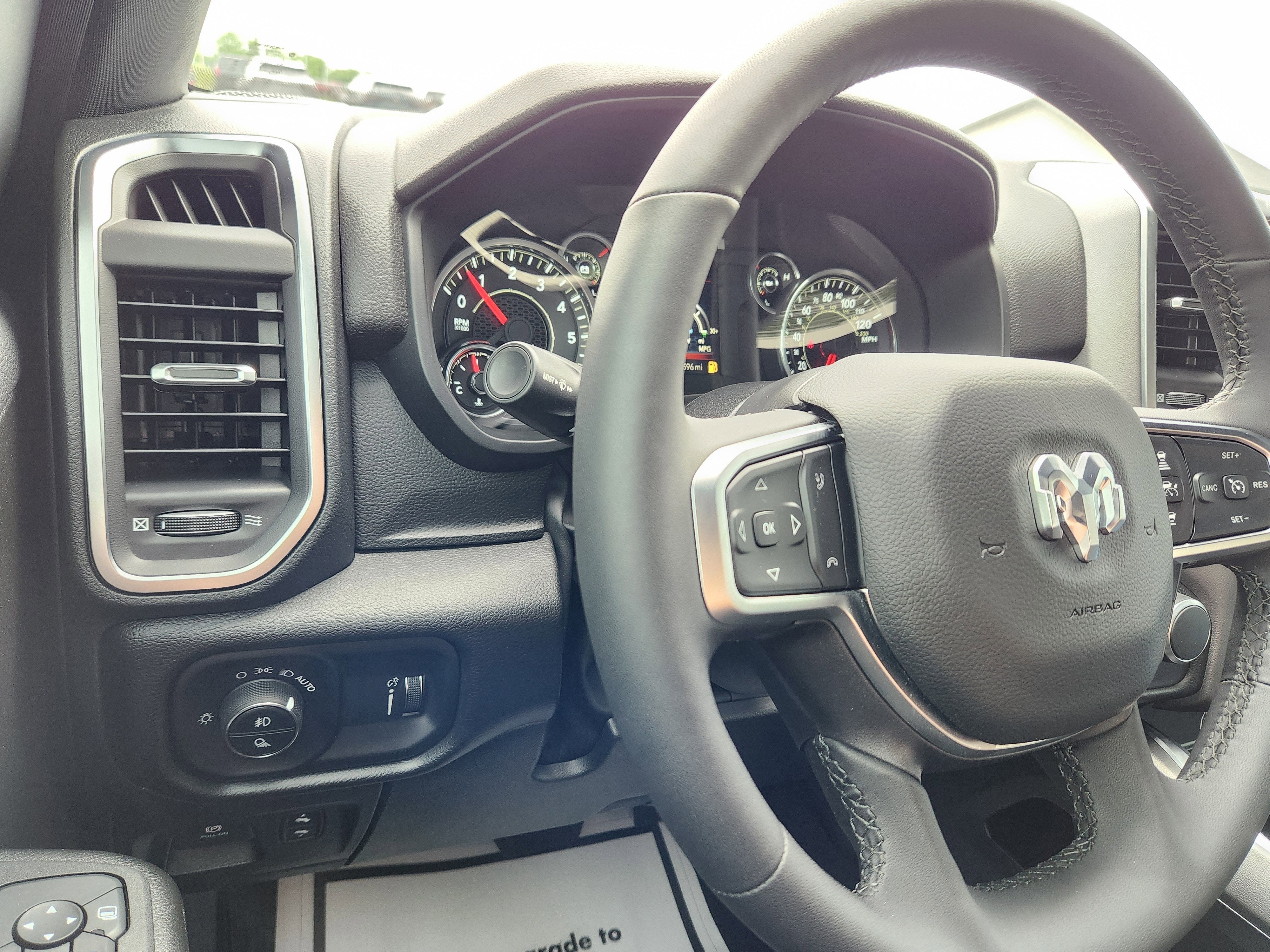 2025 RAM 1500 Big Horn Crew Cab 4x4 5'7" Box