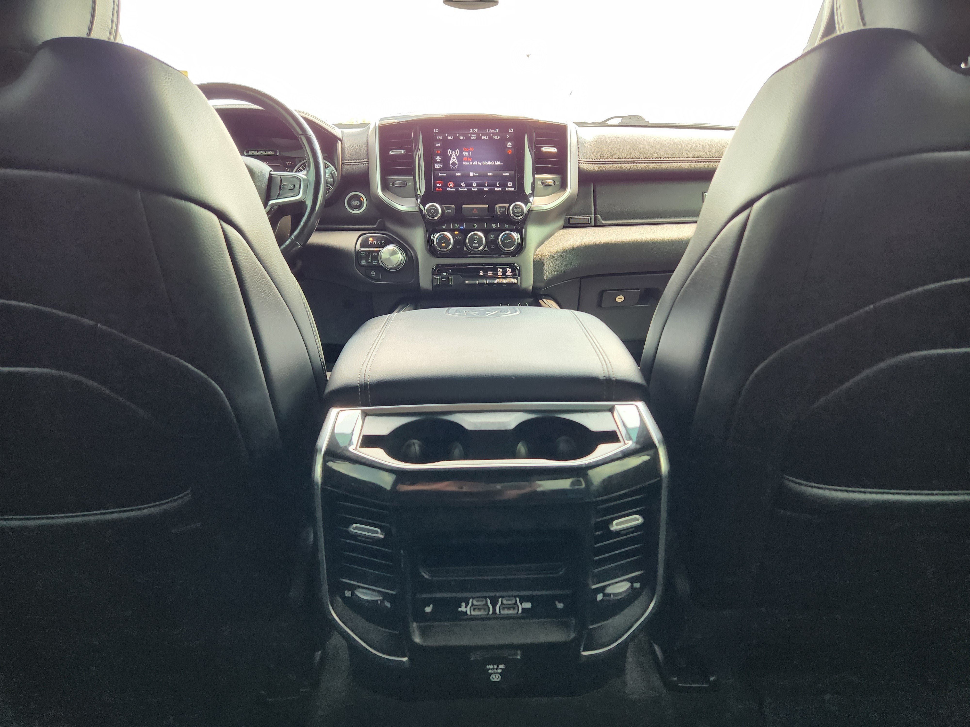 2020 RAM 1500 Laramie Crew Cab 4x4 5'7" Box