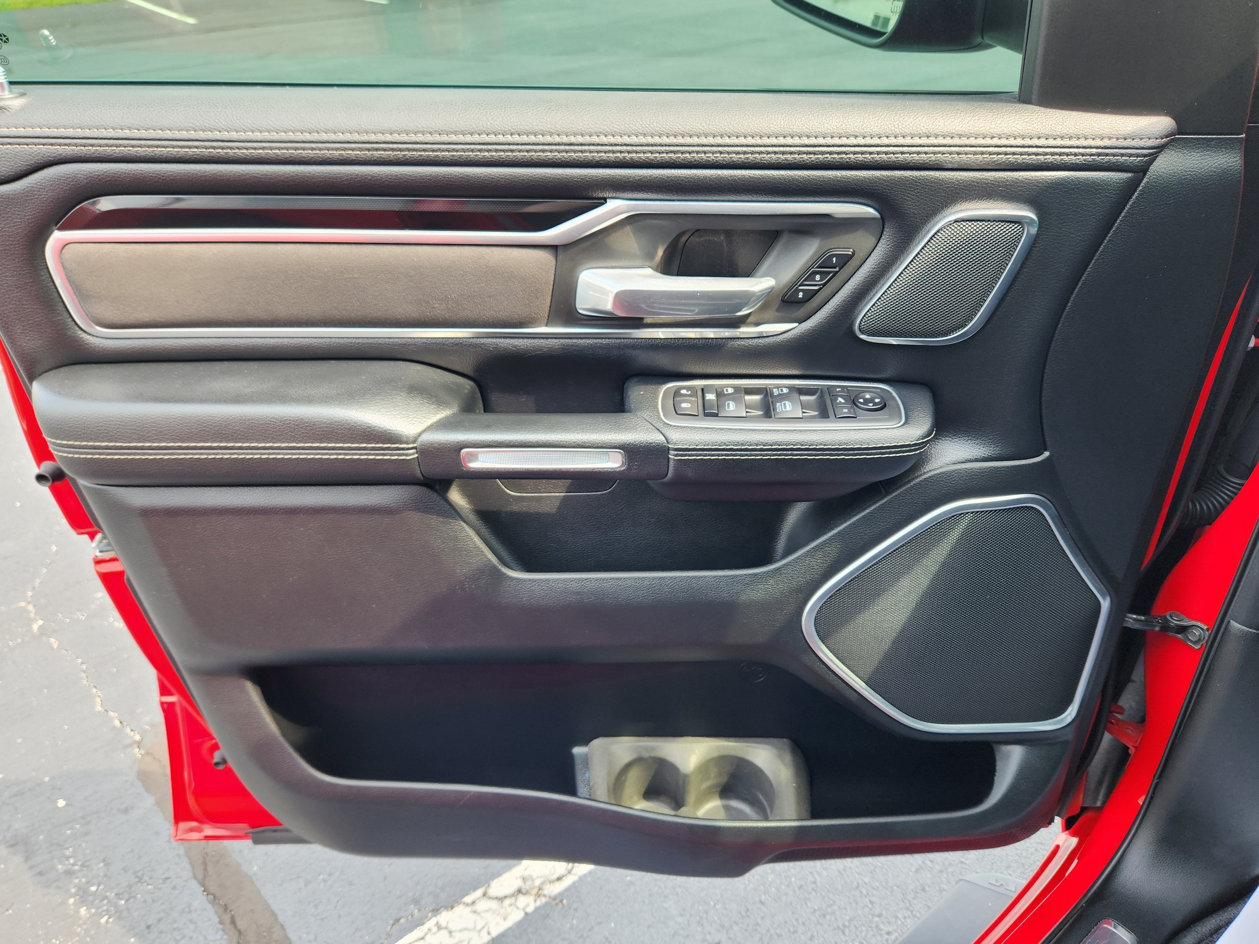 2020 RAM 1500 Laramie Crew Cab 4x4 5'7" Box