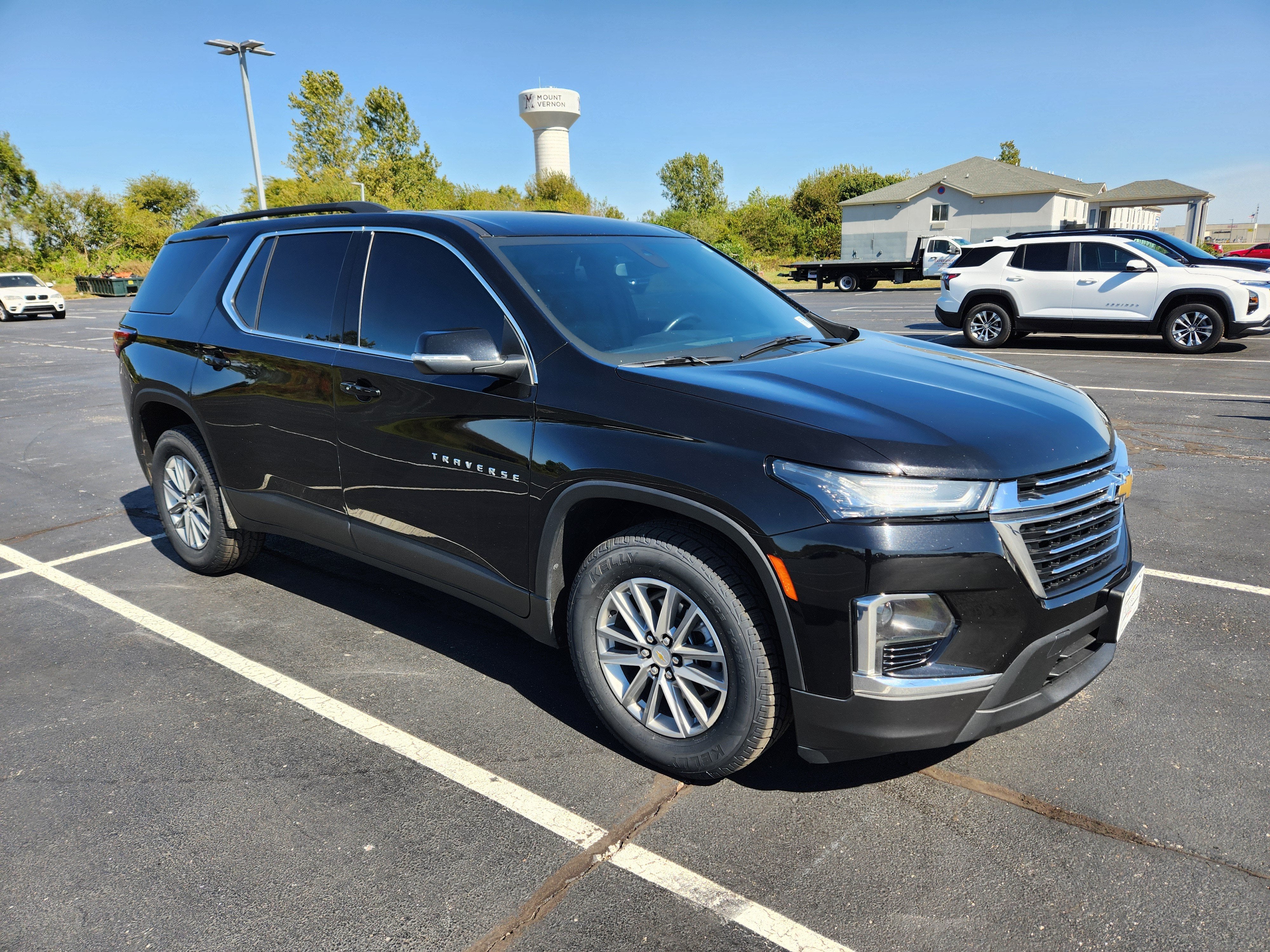 2022 Chevrolet Traverse LT Cloth