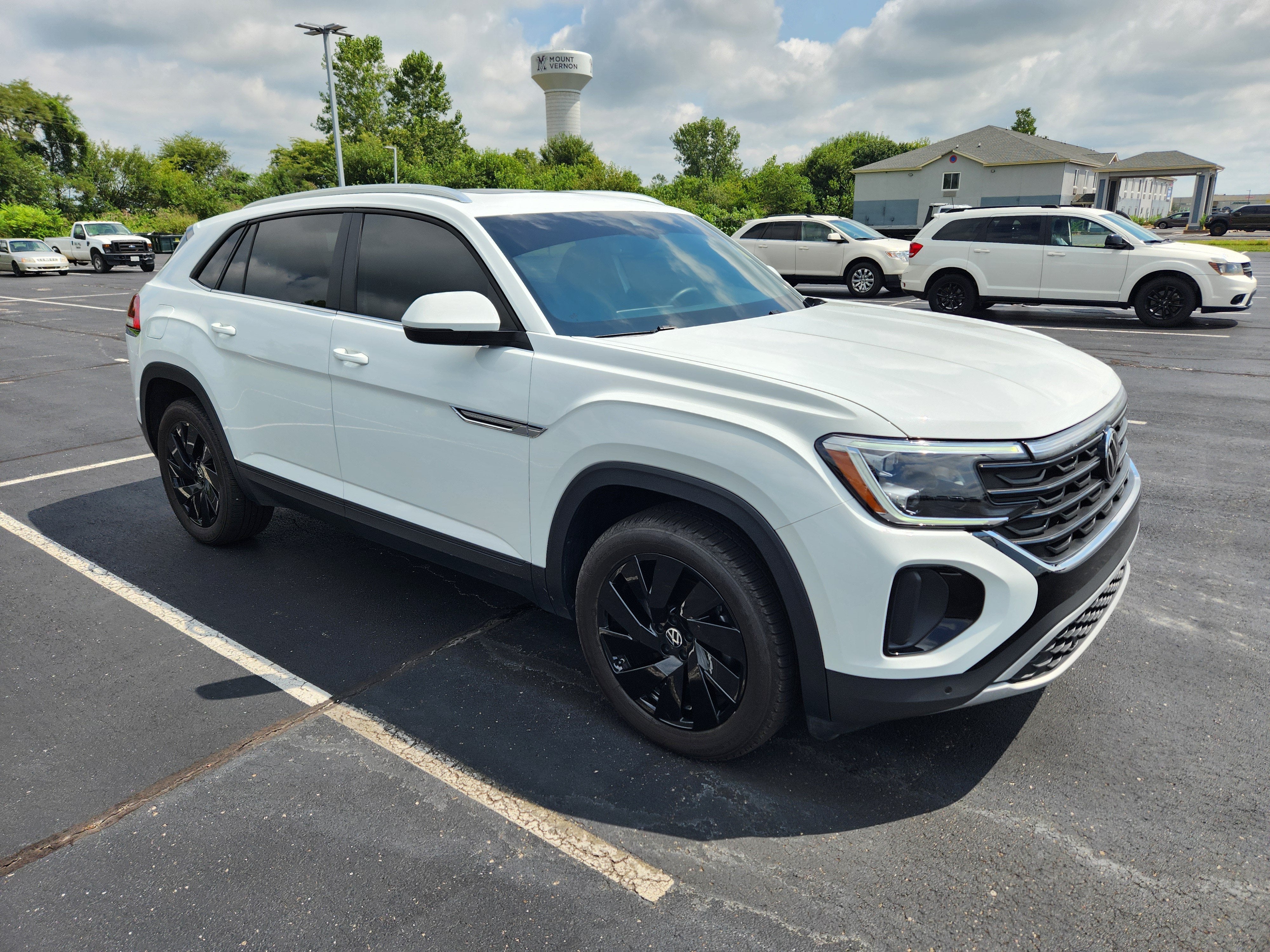 2024 Volkswagen Atlas Cross Sport 2.0T SE w/Technology