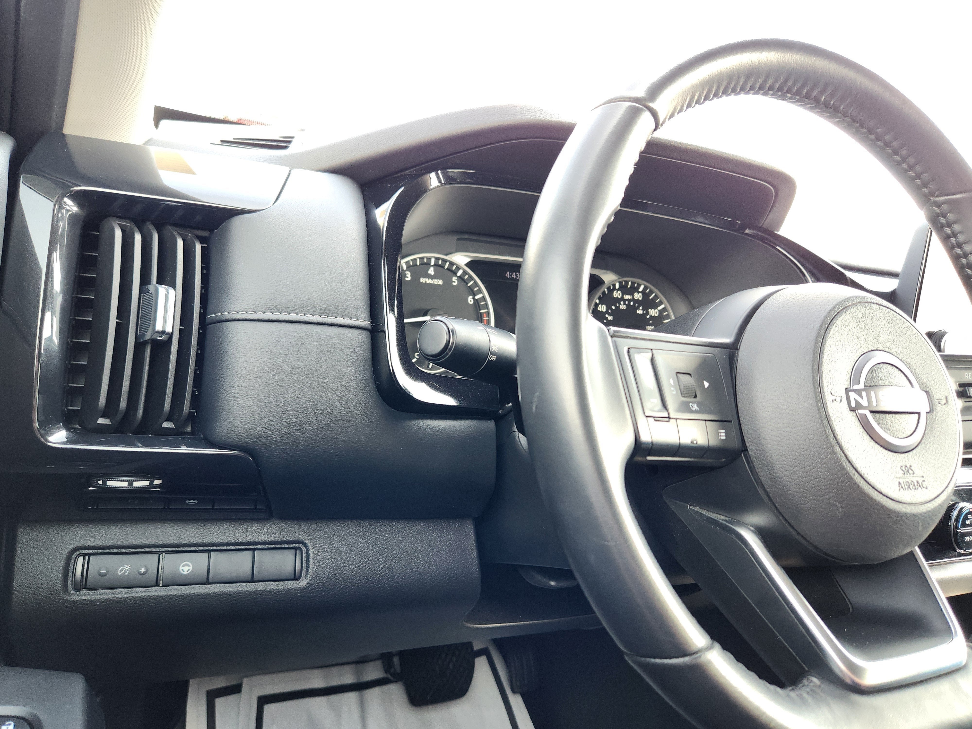 2024 Nissan Pathfinder SV 4WD