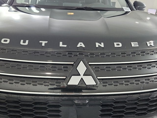 2024 Mitsubishi Outlander ES