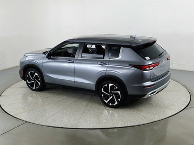 2024 Mitsubishi Outlander Base
