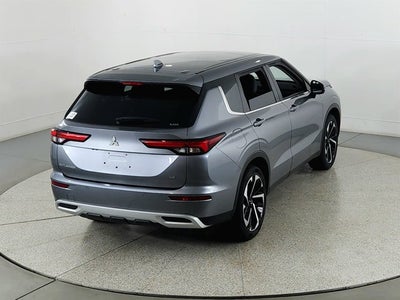2024 Mitsubishi Outlander Base