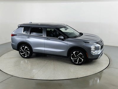 2024 Mitsubishi Outlander Base
