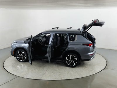 2024 Mitsubishi Outlander Base