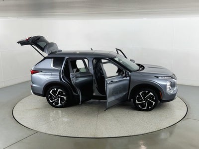 2024 Mitsubishi Outlander Base
