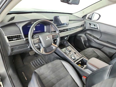 2024 Mitsubishi Outlander Base