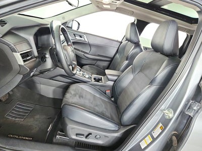 2024 Mitsubishi Outlander Base
