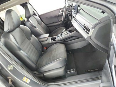 2024 Mitsubishi Outlander Base