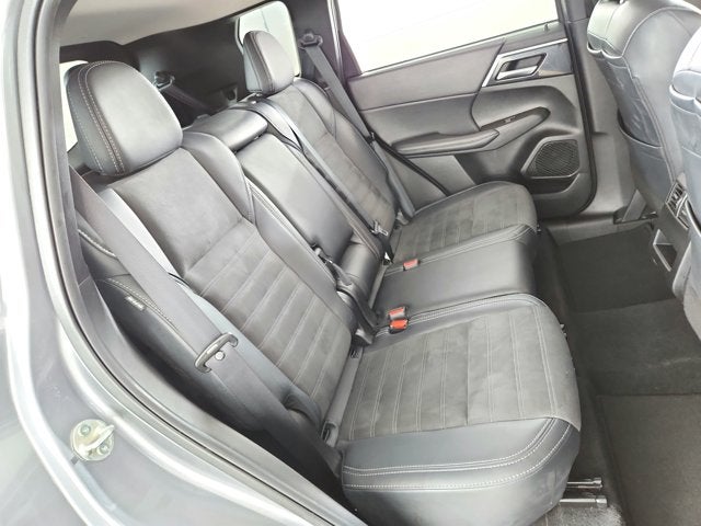 2024 Mitsubishi Outlander Base