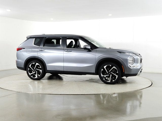 2024 Mitsubishi Outlander Base