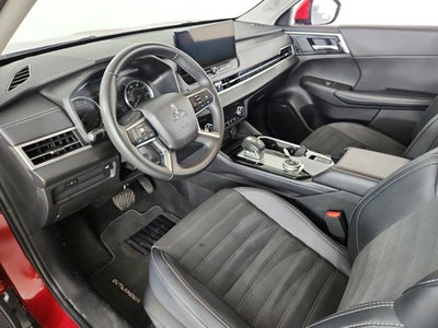 2025 Mitsubishi Outlander Base
