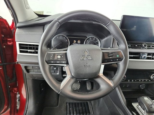 2025 Mitsubishi Outlander Base