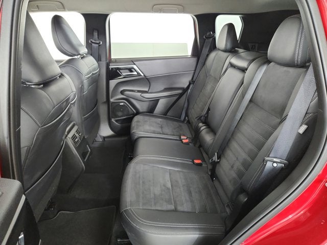 2025 Mitsubishi Outlander Base