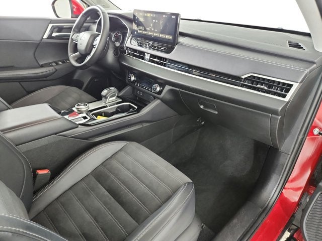 2025 Mitsubishi Outlander Base