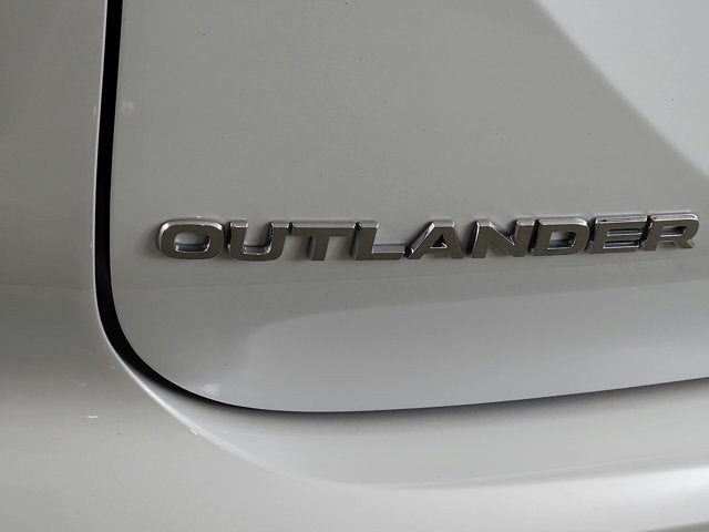 2022 Mitsubishi Outlander Base