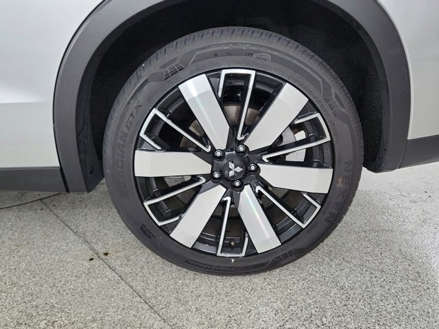 2025 Mitsubishi Outlander Base