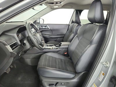 2025 Mitsubishi Outlander Base