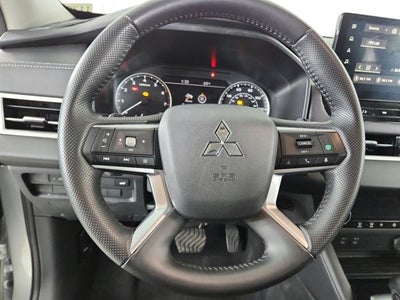 2025 Mitsubishi Outlander Base