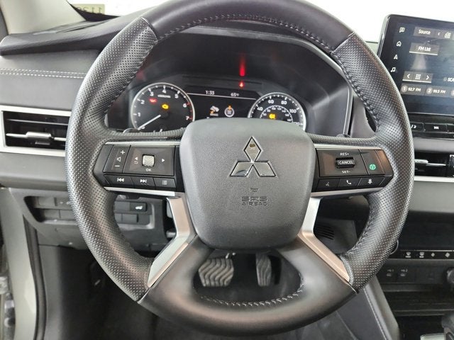 2025 Mitsubishi Outlander Base