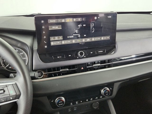 2025 Mitsubishi Outlander Base