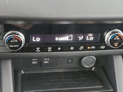 2025 Mitsubishi Outlander Base