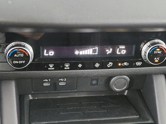 2025 Mitsubishi Outlander Base