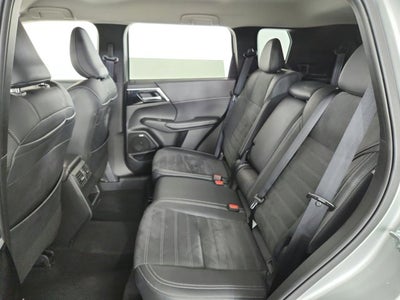 2025 Mitsubishi Outlander Base