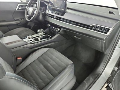 2025 Mitsubishi Outlander Base