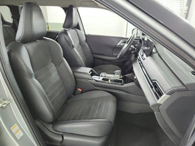 2025 Mitsubishi Outlander Base