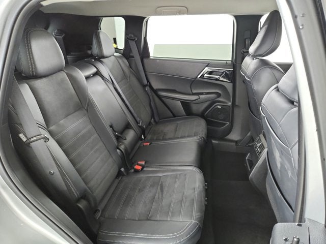 2025 Mitsubishi Outlander Base