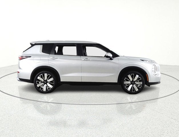 2025 Mitsubishi Outlander Base