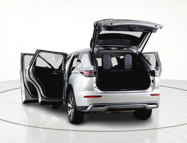 2025 Mitsubishi Outlander Base