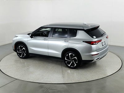 2024 Mitsubishi Outlander Base