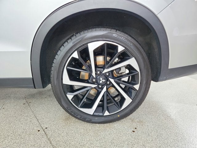 2024 Mitsubishi Outlander Base