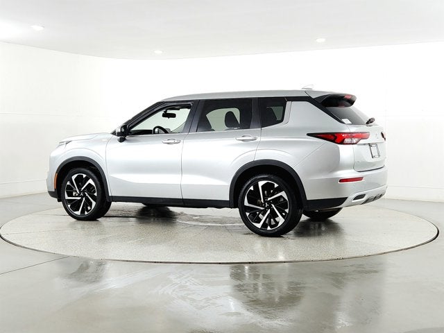 2024 Mitsubishi Outlander Base