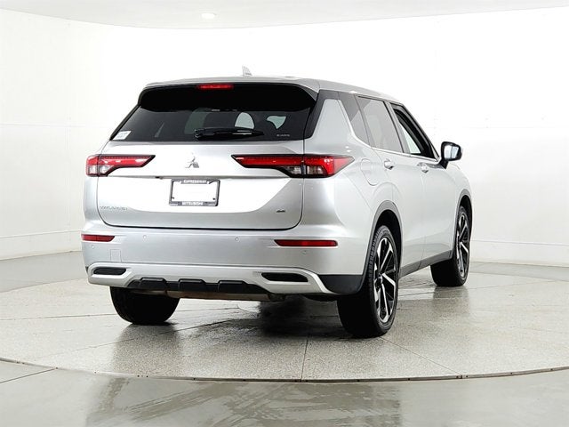 2024 Mitsubishi Outlander Base