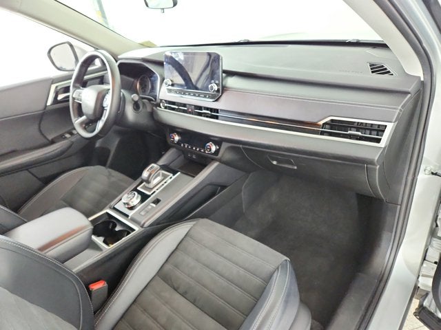 2024 Mitsubishi Outlander Base