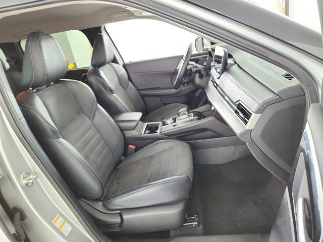 2024 Mitsubishi Outlander Base