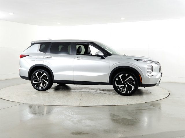 2024 Mitsubishi Outlander Base