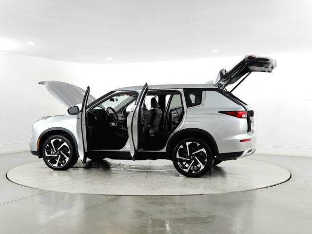 2024 Mitsubishi Outlander Base