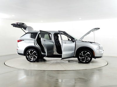 2024 Mitsubishi Outlander Base