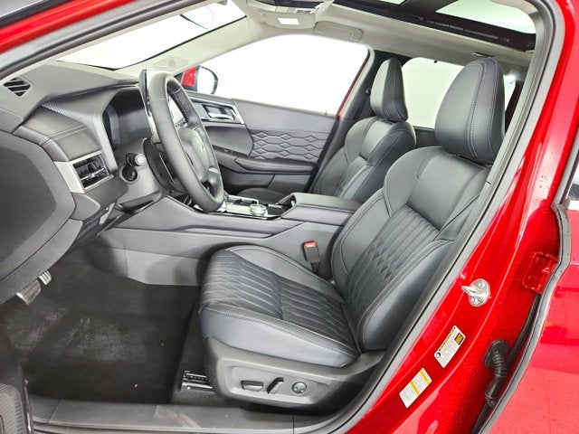 2025 Mitsubishi Outlander Base