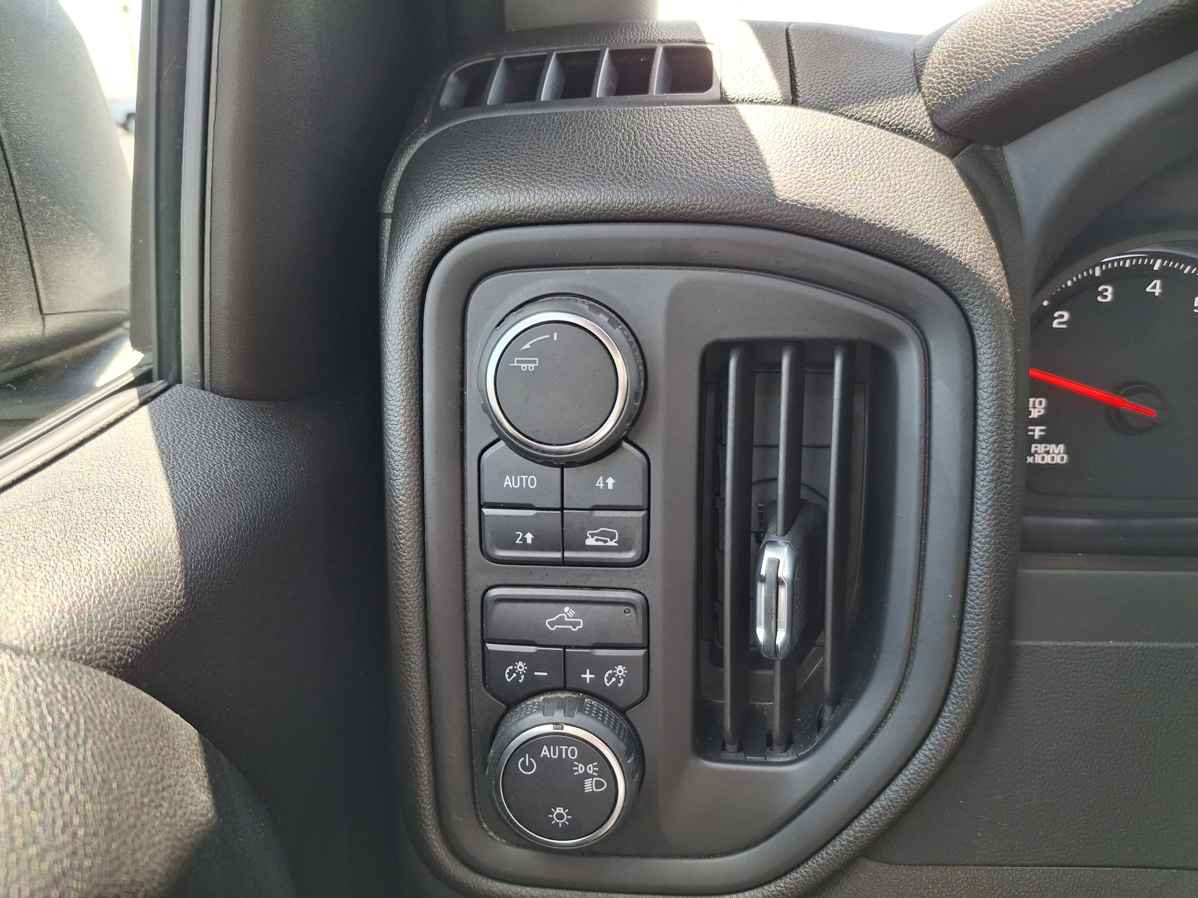 2024 Chevrolet Silverado 1500 Custom