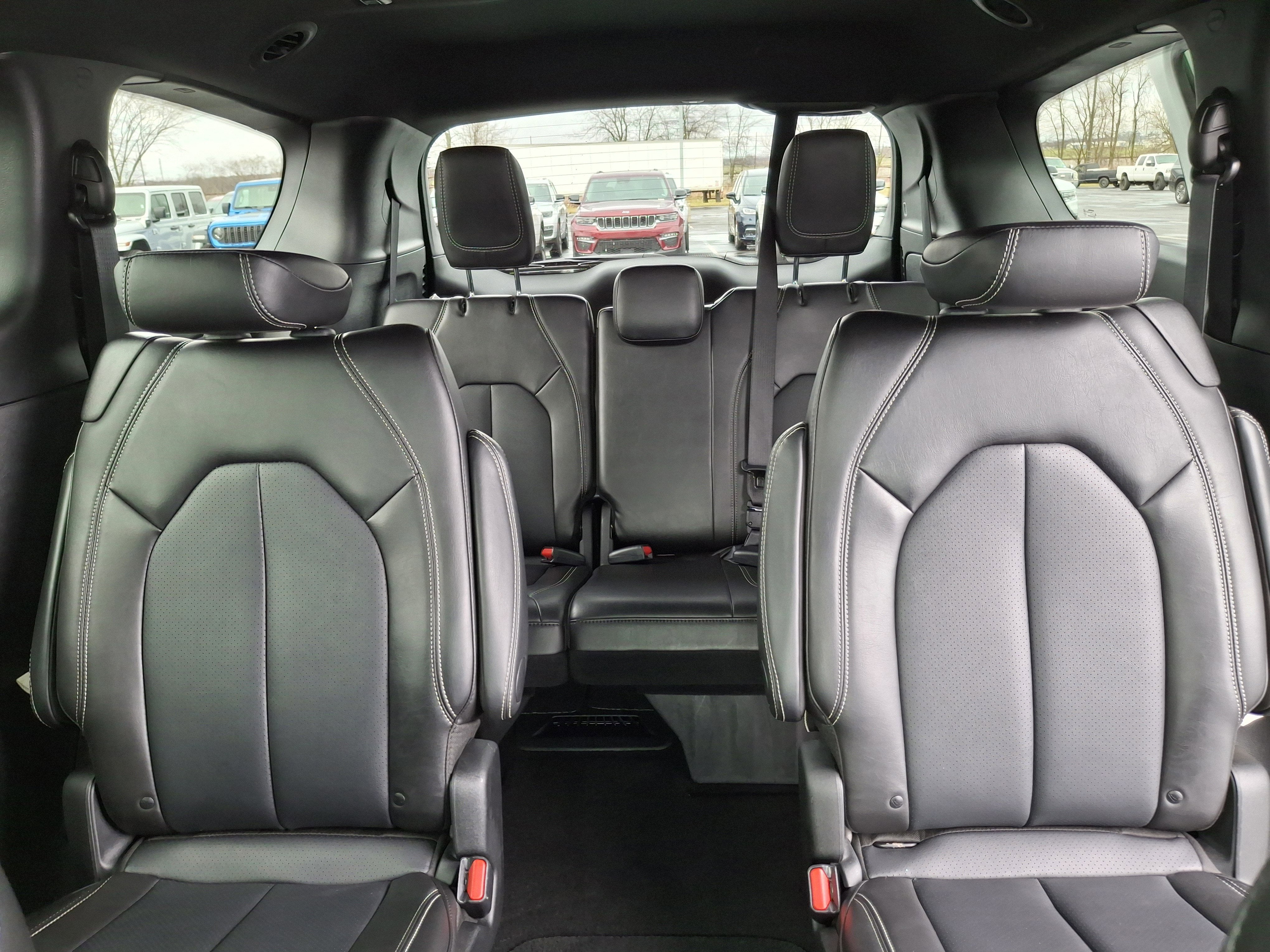 2025 Chrysler Pacifica Select