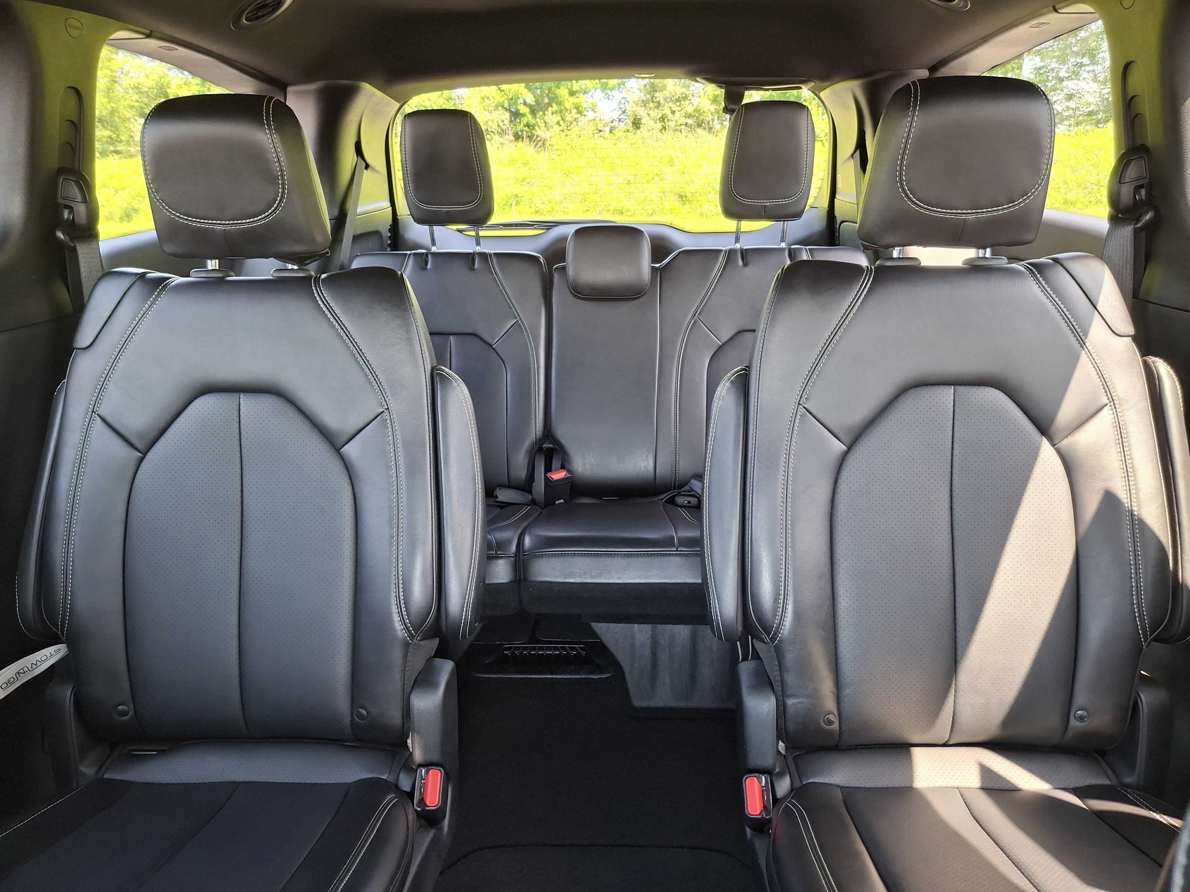 2025 Chrysler Pacifica Select