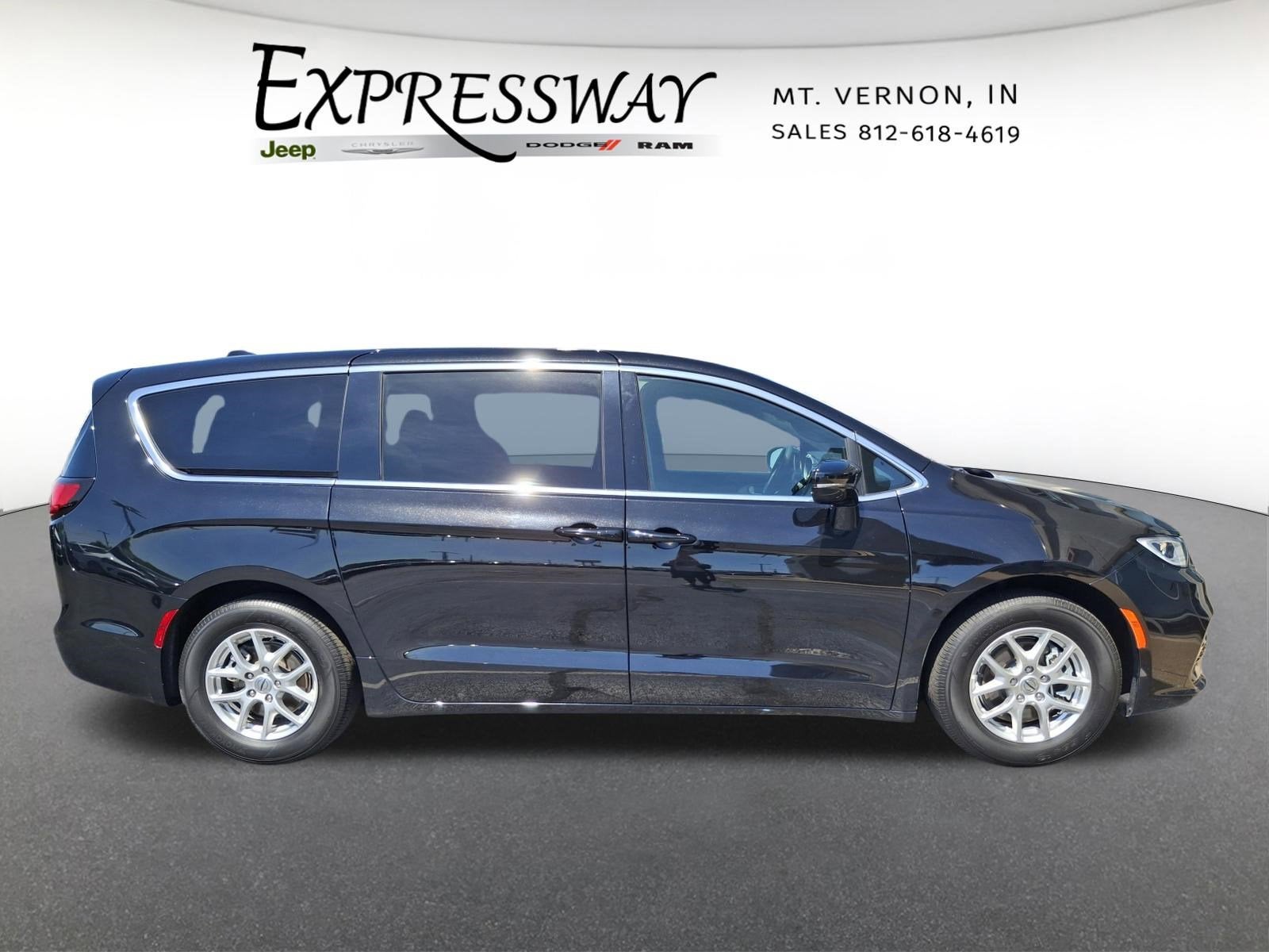2025 Chrysler Pacifica Select